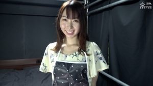 エプロン姿の若奥様の掃除中にくすぐりいたずら! 堂本未來